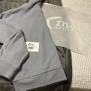 Zyia Textures Hoody Sweatshirt, NWT & bag.